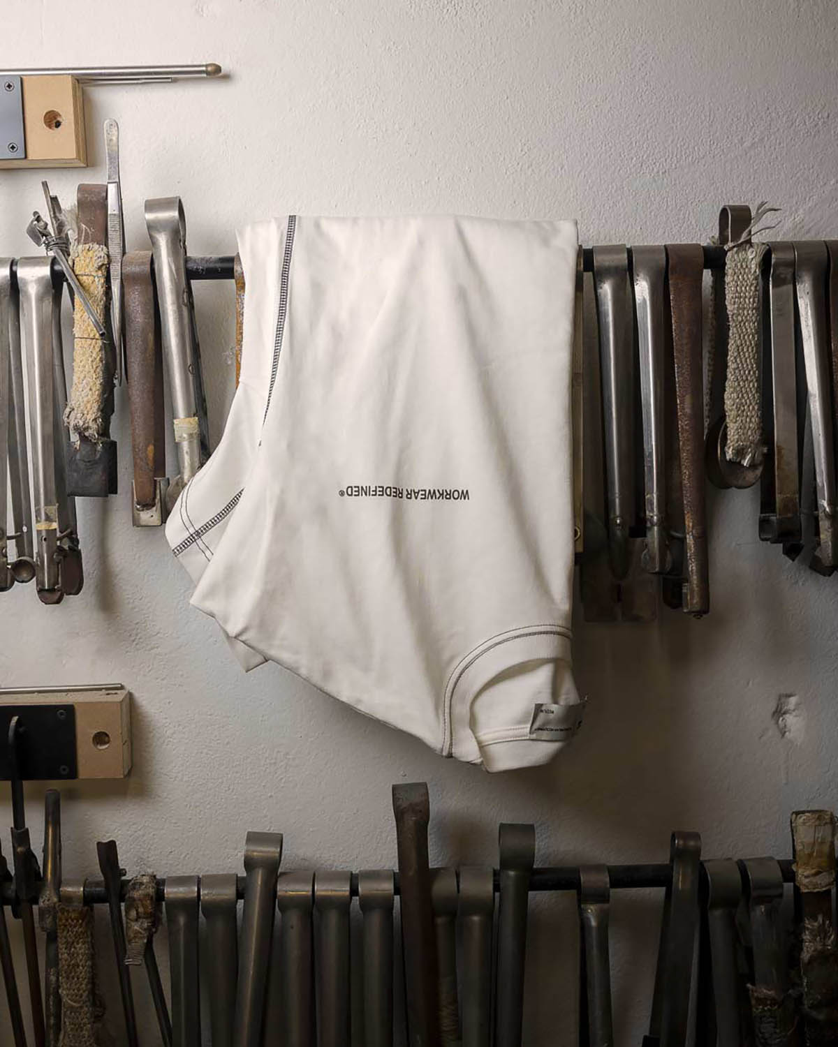 WORKWEAR REDEFINED CONSTRAST STITCH T-SHIRT