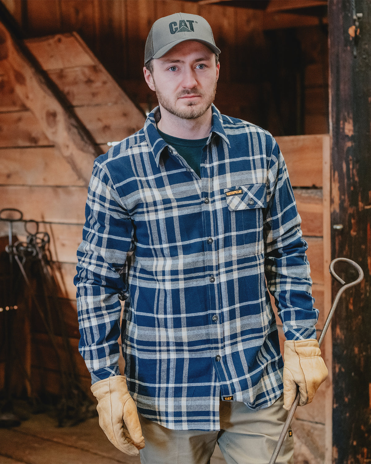 Cat Workwear MEN'S FLANNEL SHIRT Field In The Barn