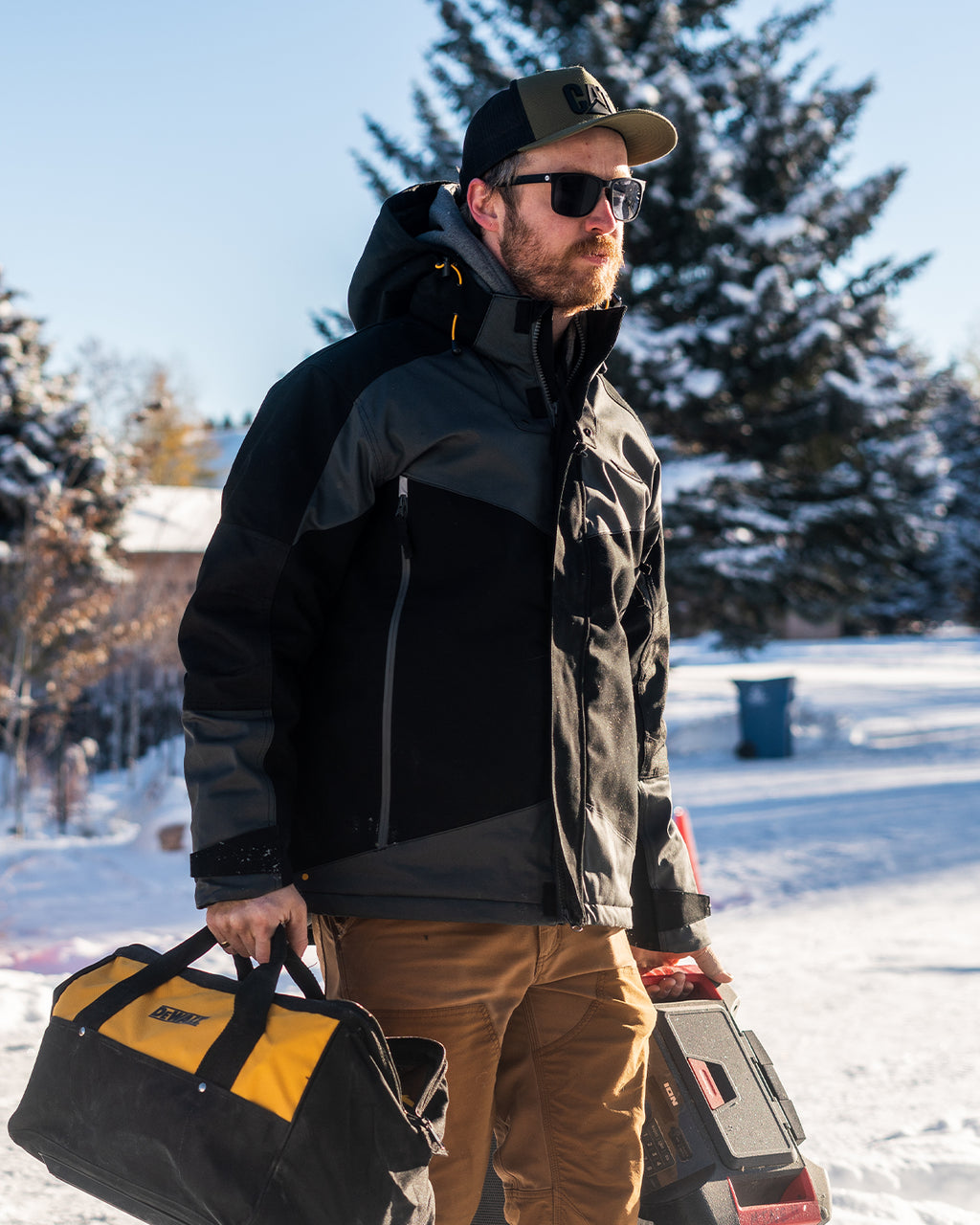 Cat Workwear Men's Triton Waterproof Insulated Jacket Field Carrying Tools,color:Black